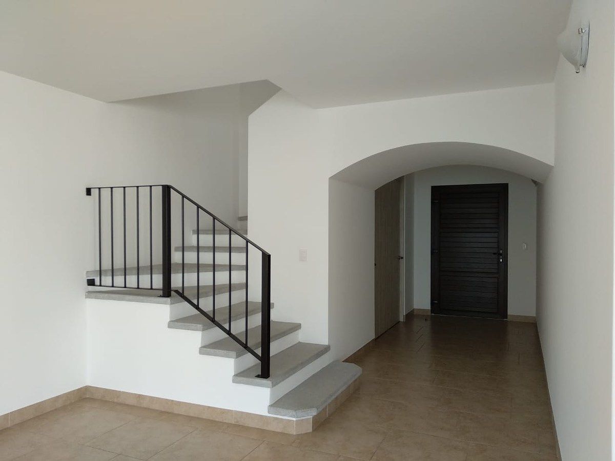 4 of 24: Acceso principal