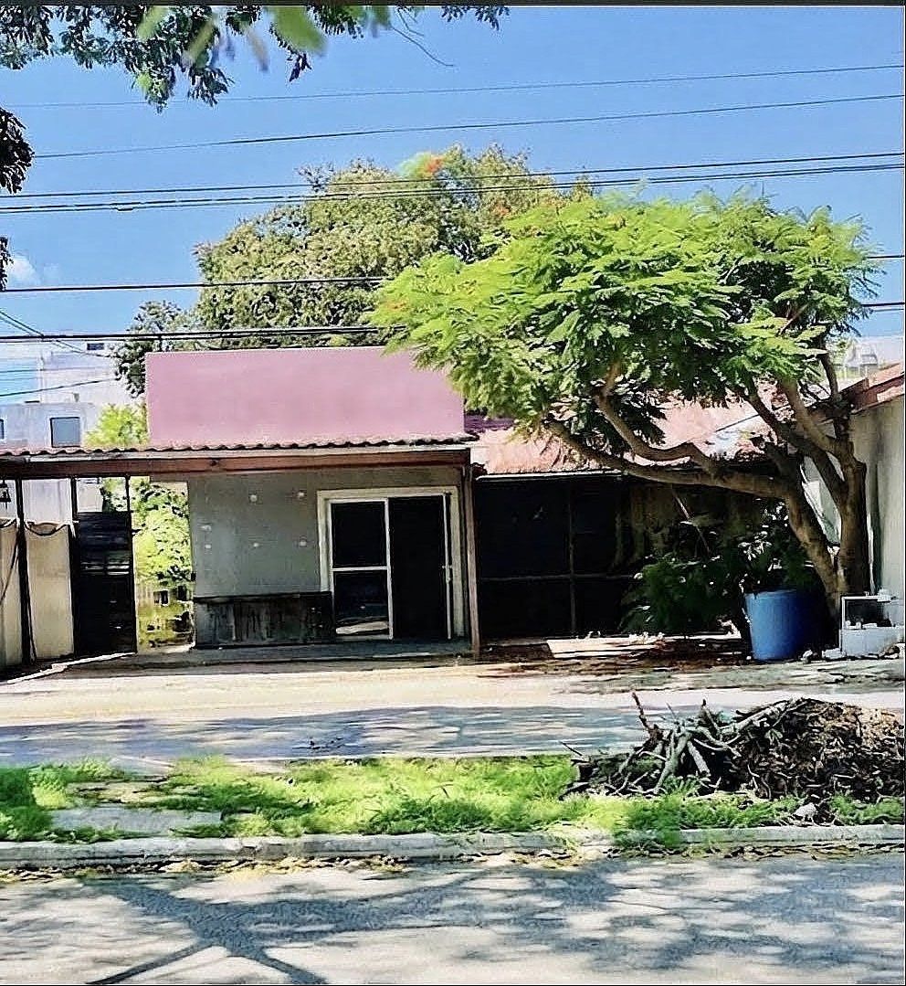 Frente sobre avenida, foto 1 de 21