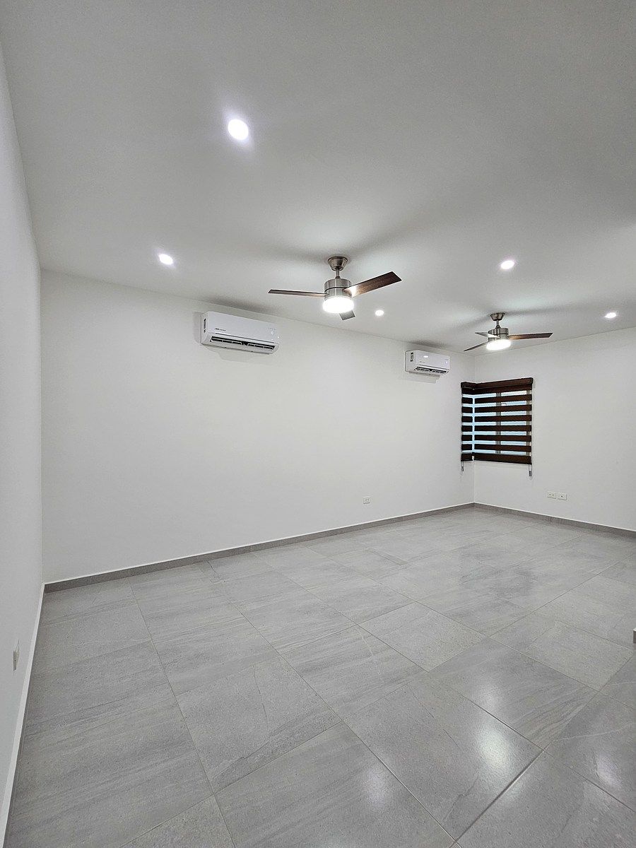 14 of 22: Sala y comedor amplio