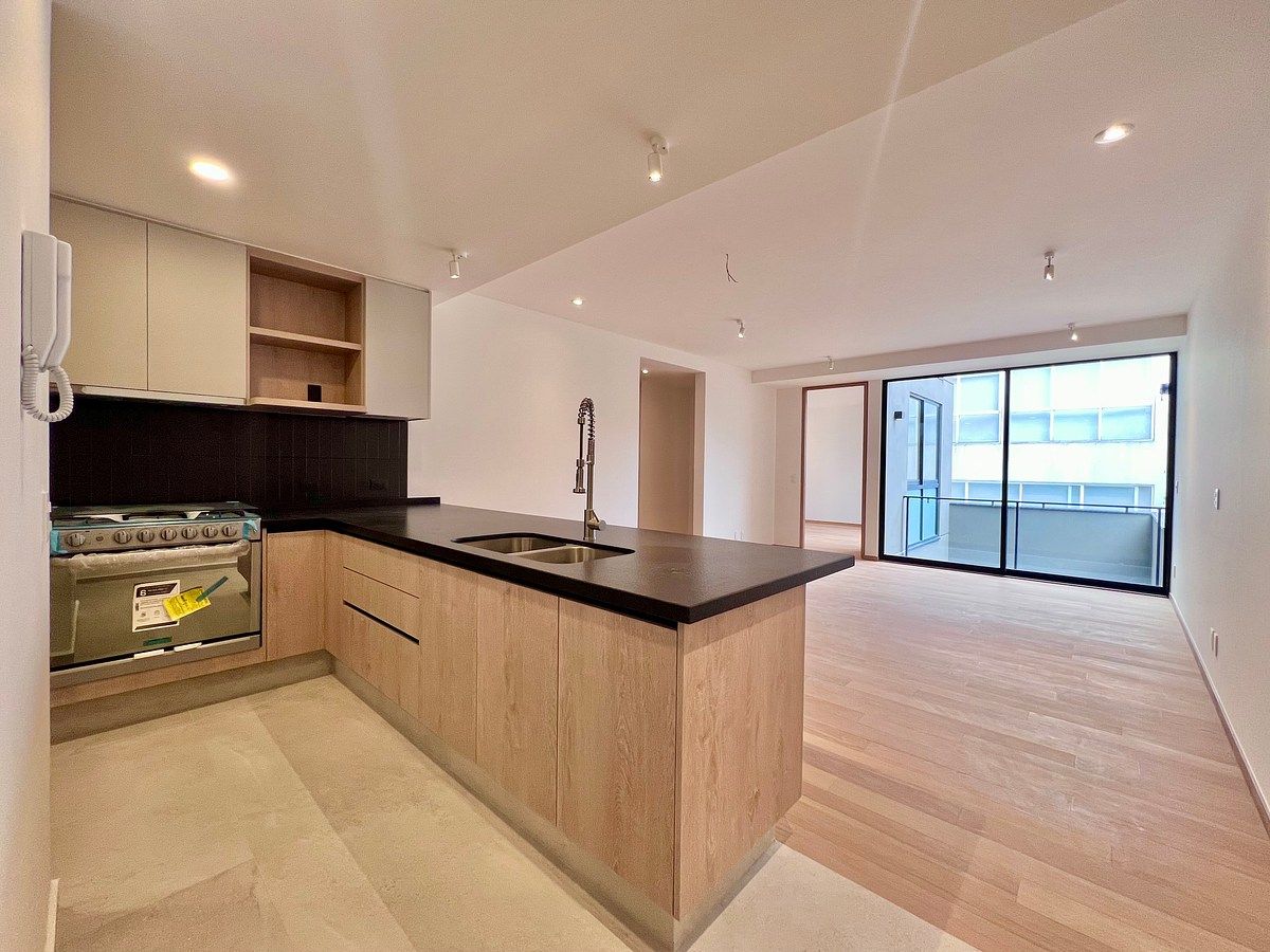 FOR SALE: APARTMENT WITH INTERIOR BALCONY IN DEL VALLE CENTRO, photo 1 of 24