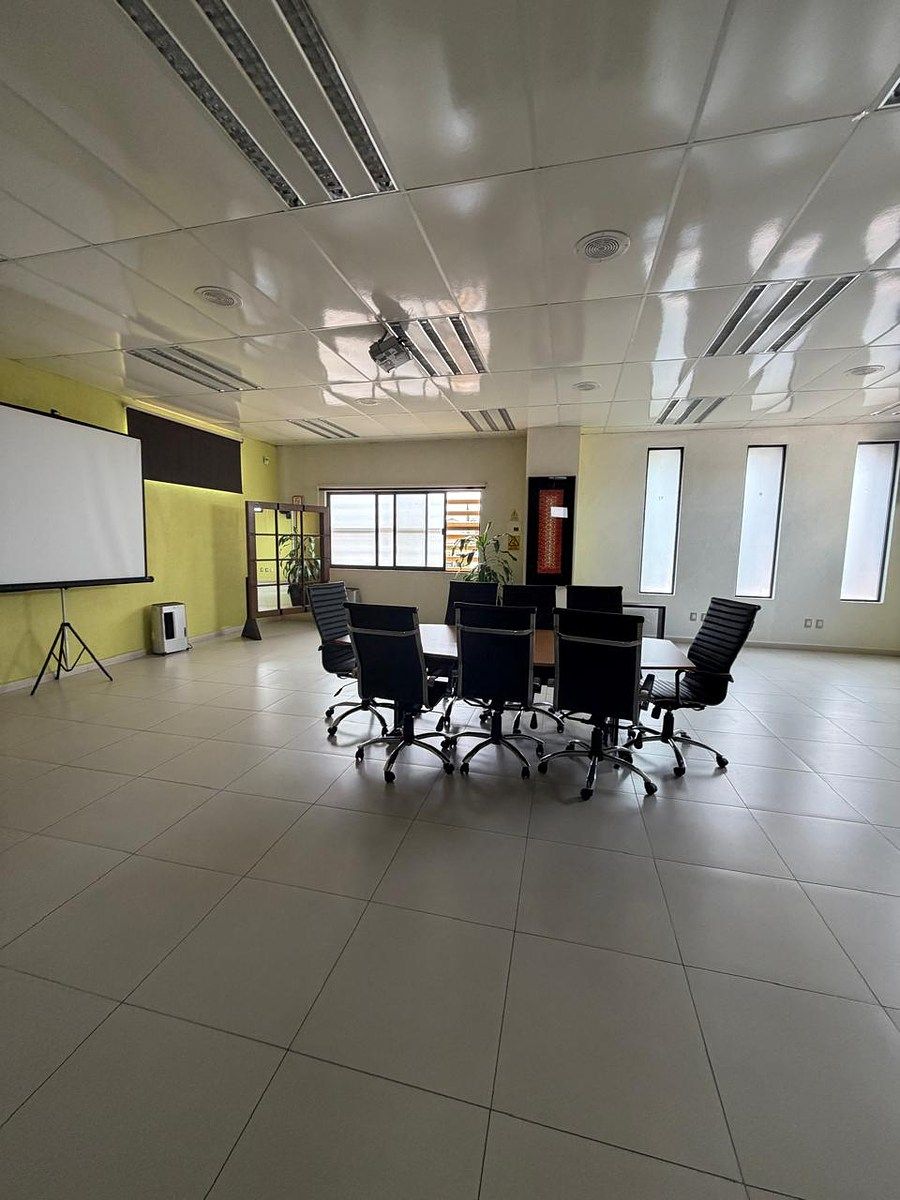 6 de 9: SALA DE JUNTAS