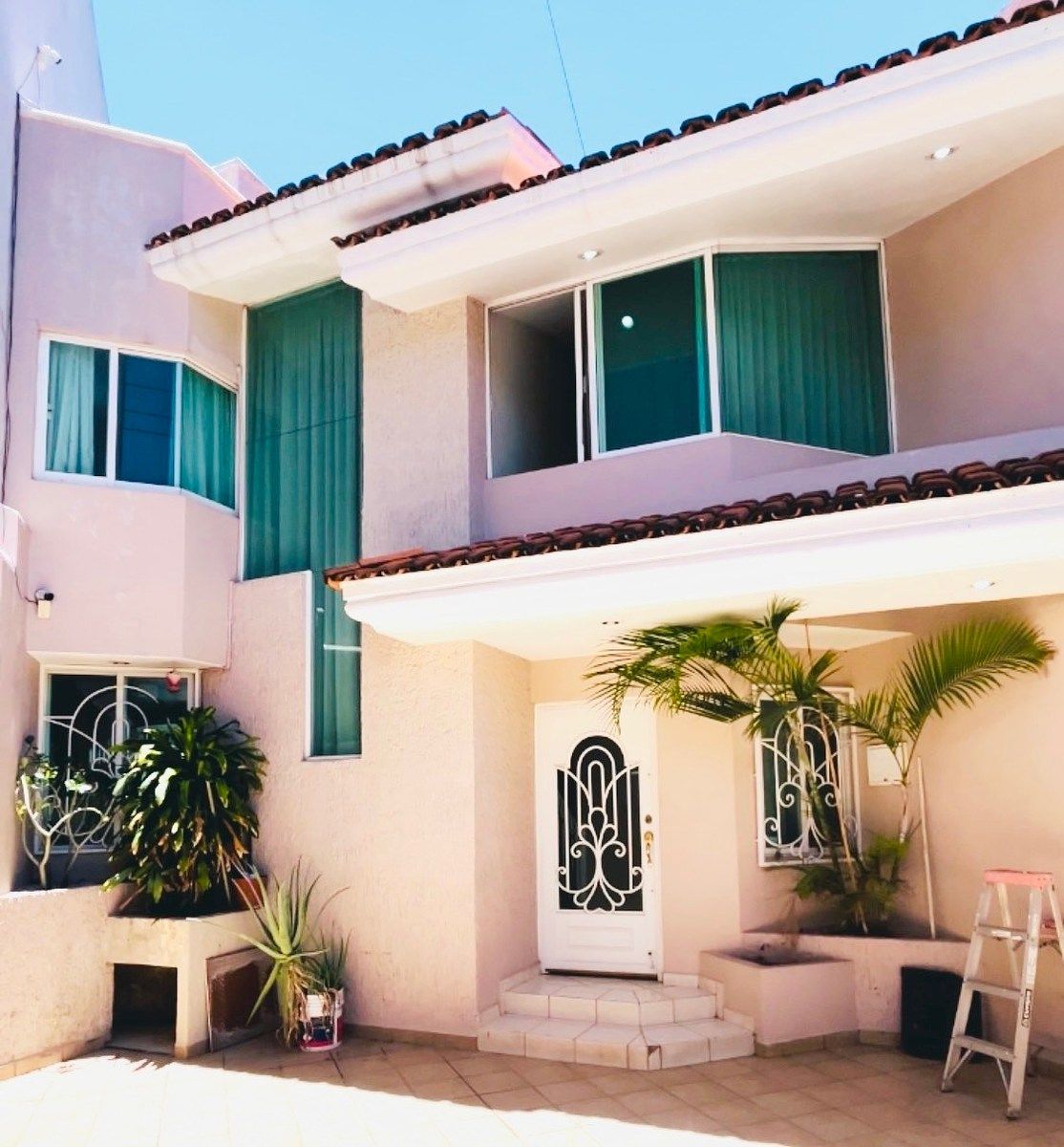 Casa en venta, Cerca del CUCEI y de línea 3, con habitación en planta baja, foto 1 de 29