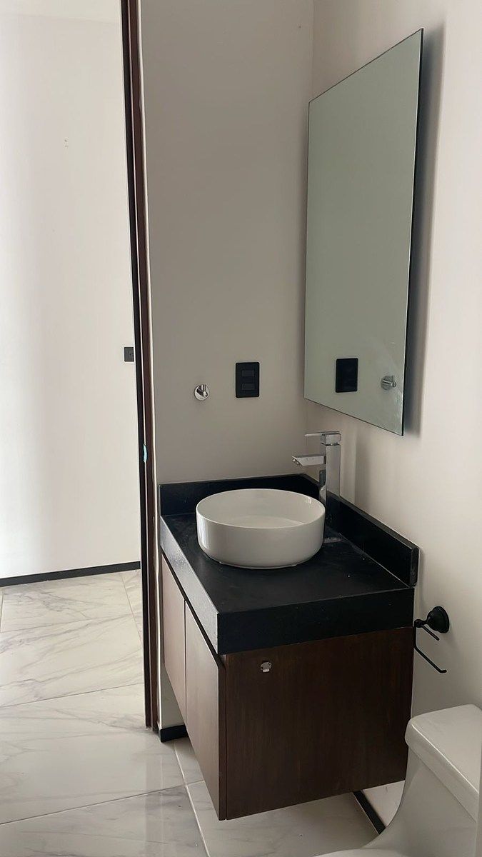 5 de 41: Baño completo planta baja