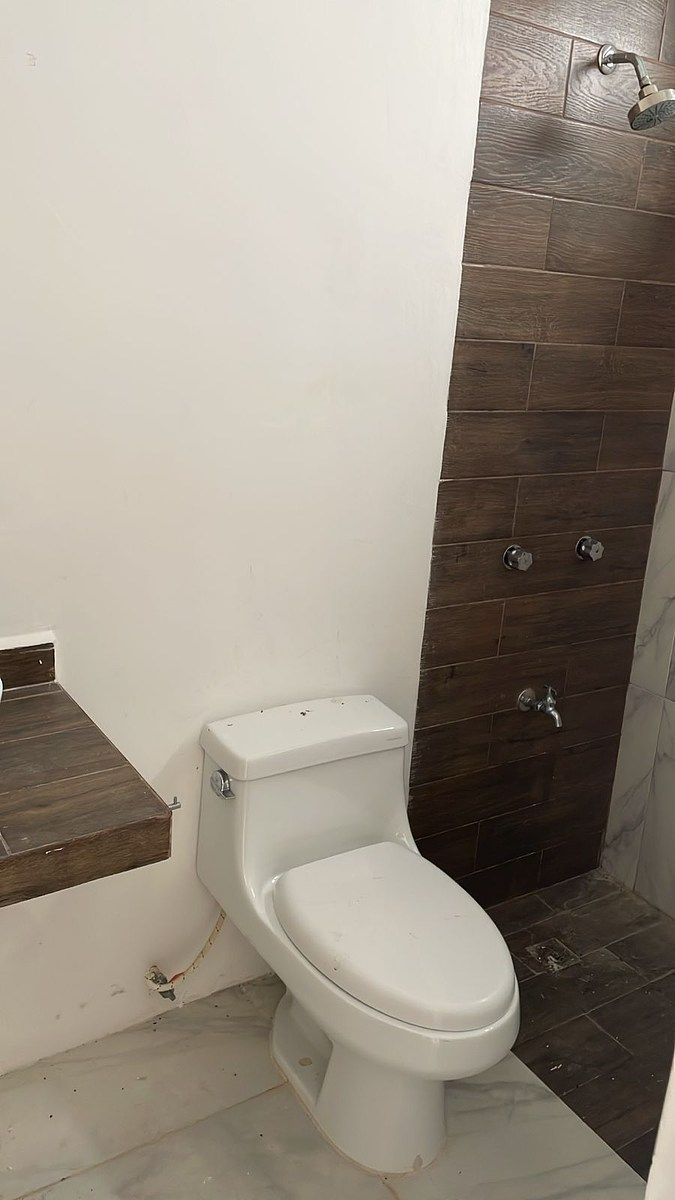 16 de 41: Baño cuarto de servicio