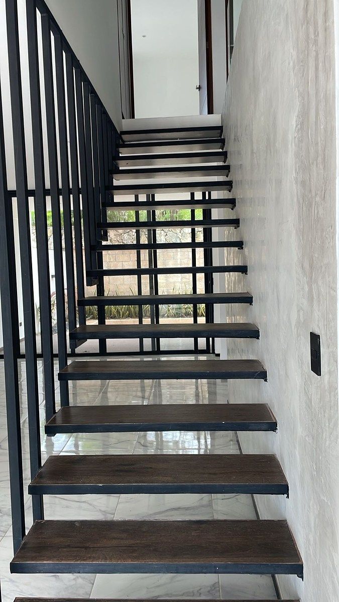 18 de 41: Escalera