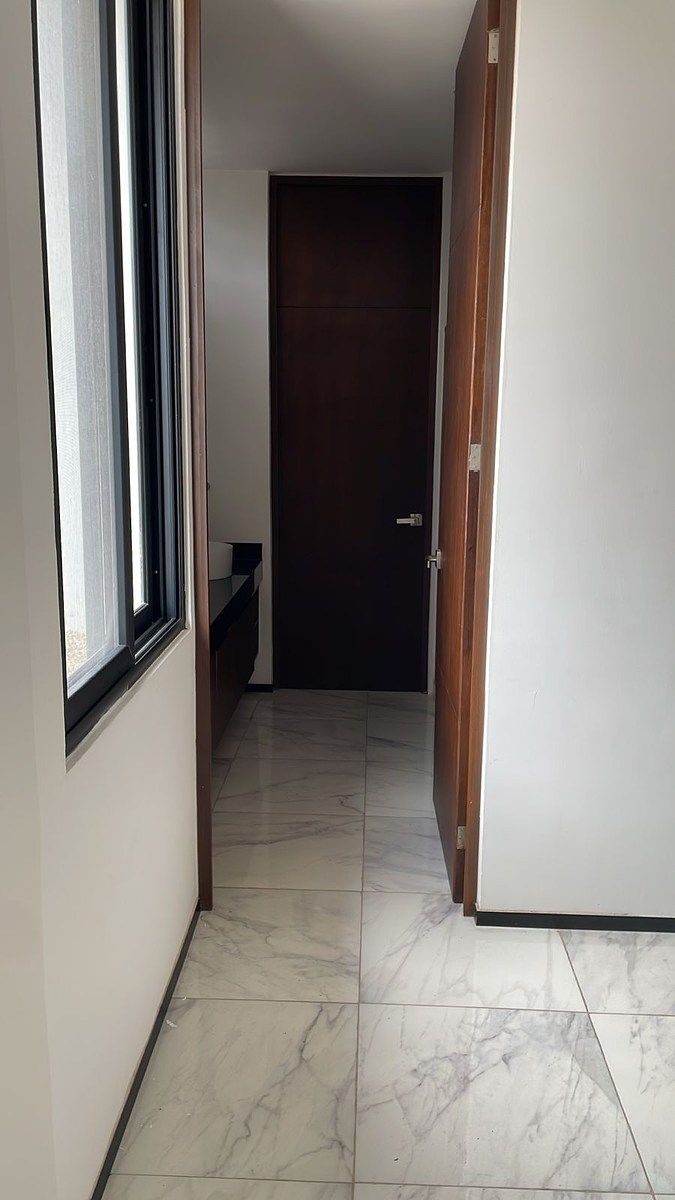 21 de 41: Vestidor con baño