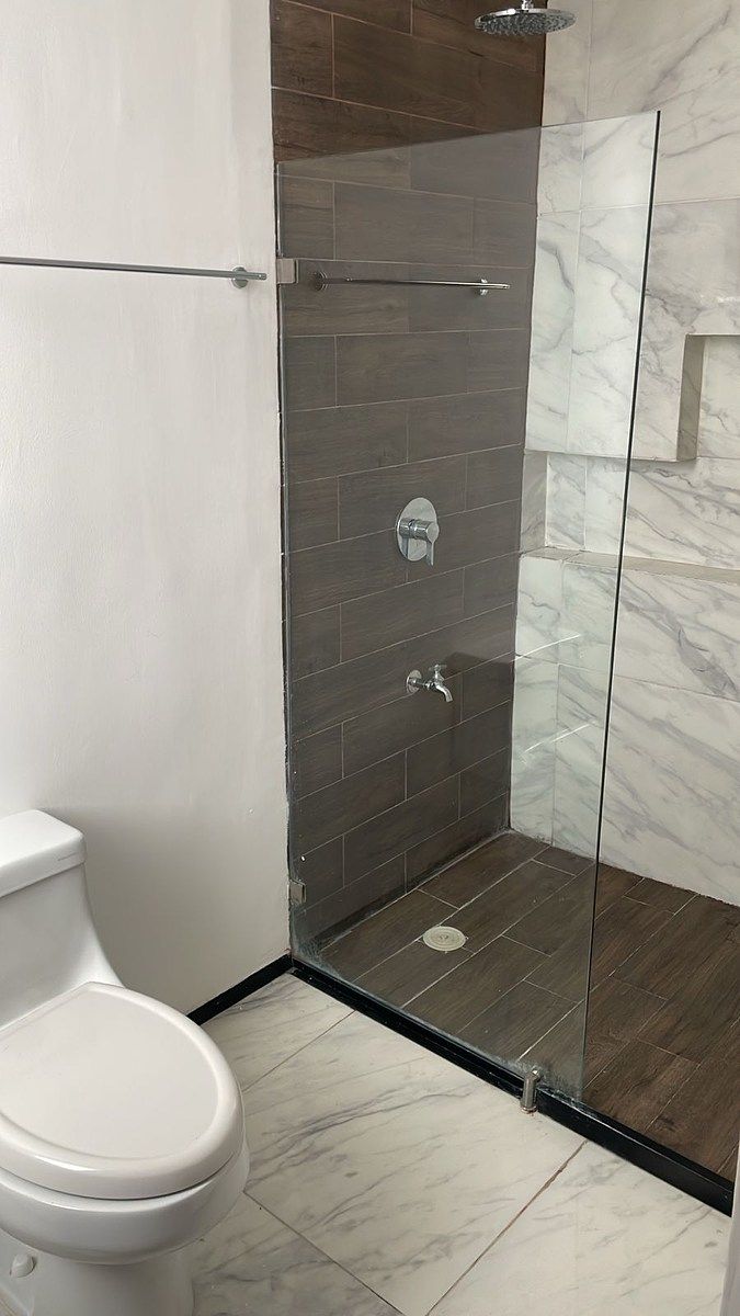 24 de 41: Regadera recámara 1