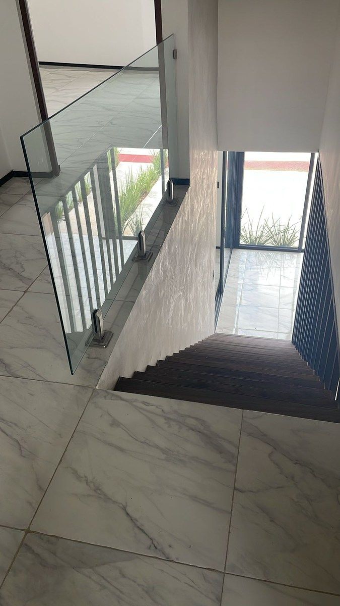 40 de 41: Vista escalera desde segundo piso