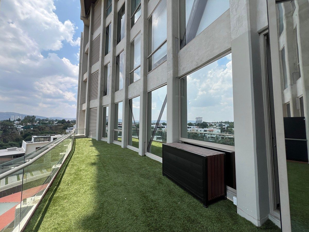 16 of 40: Terraza recámara principal