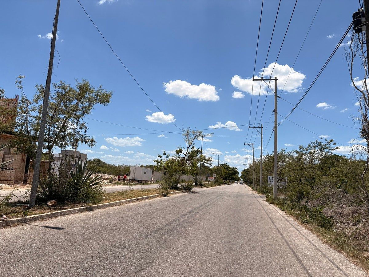 Venta de terreno sobre avenida en Temozón Norte - foto 2