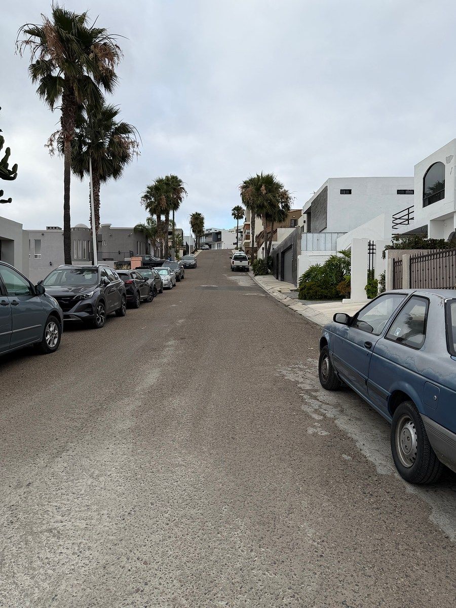 30 de 35: Calle de acceso