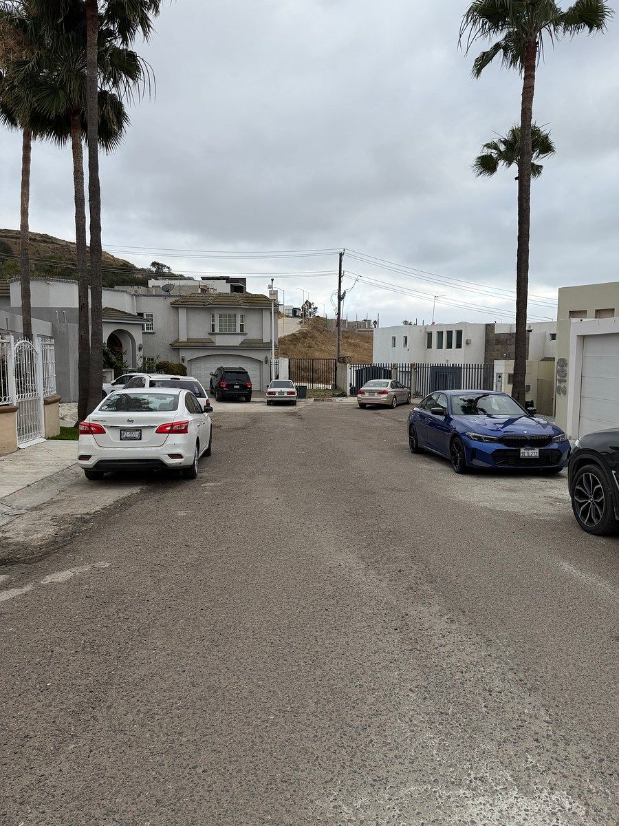 31 de 35: Calle de acceso