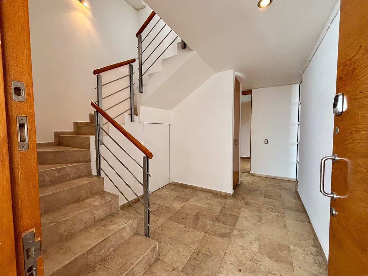 3 de 23: Entrada principal PB