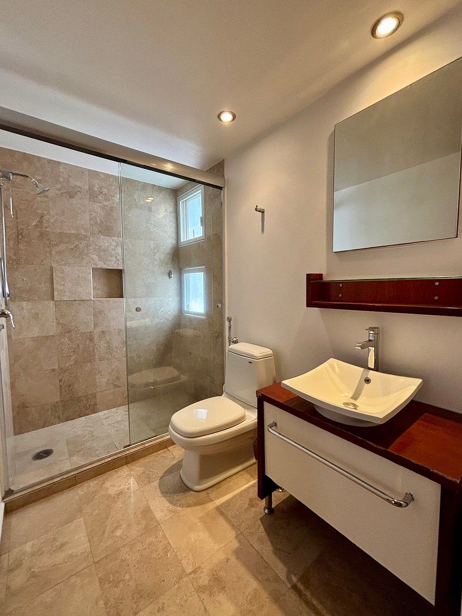 14 de 23: Baño recámara secundaria