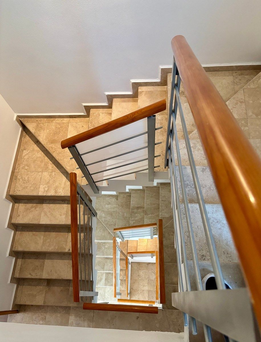 23 de 23: Cubo escaleras