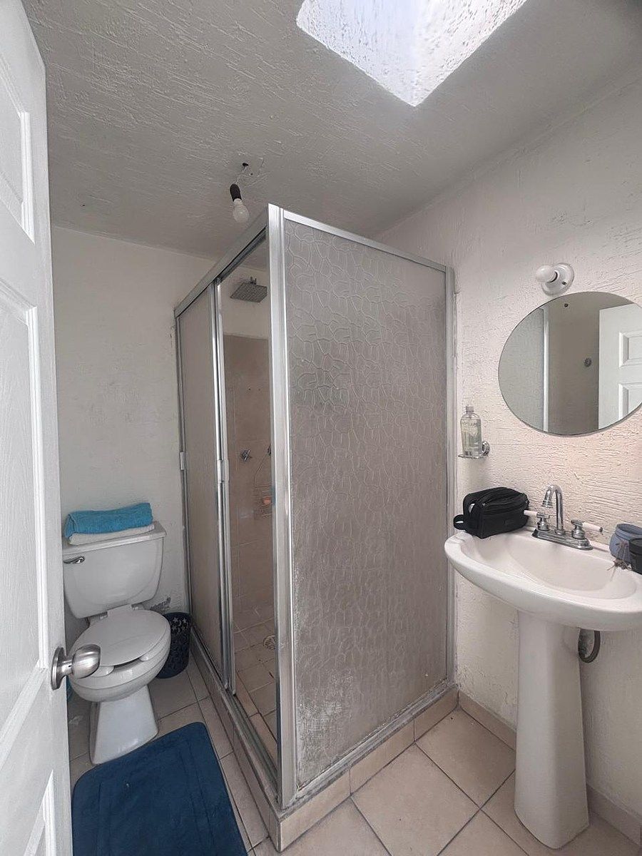 10 of 18: baño completo