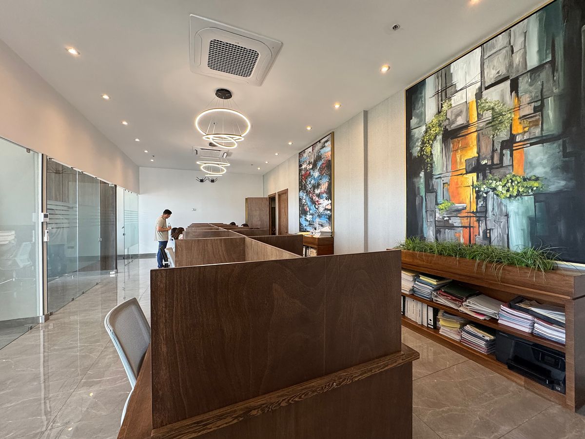 10 of 13: Mesa de trabajo común