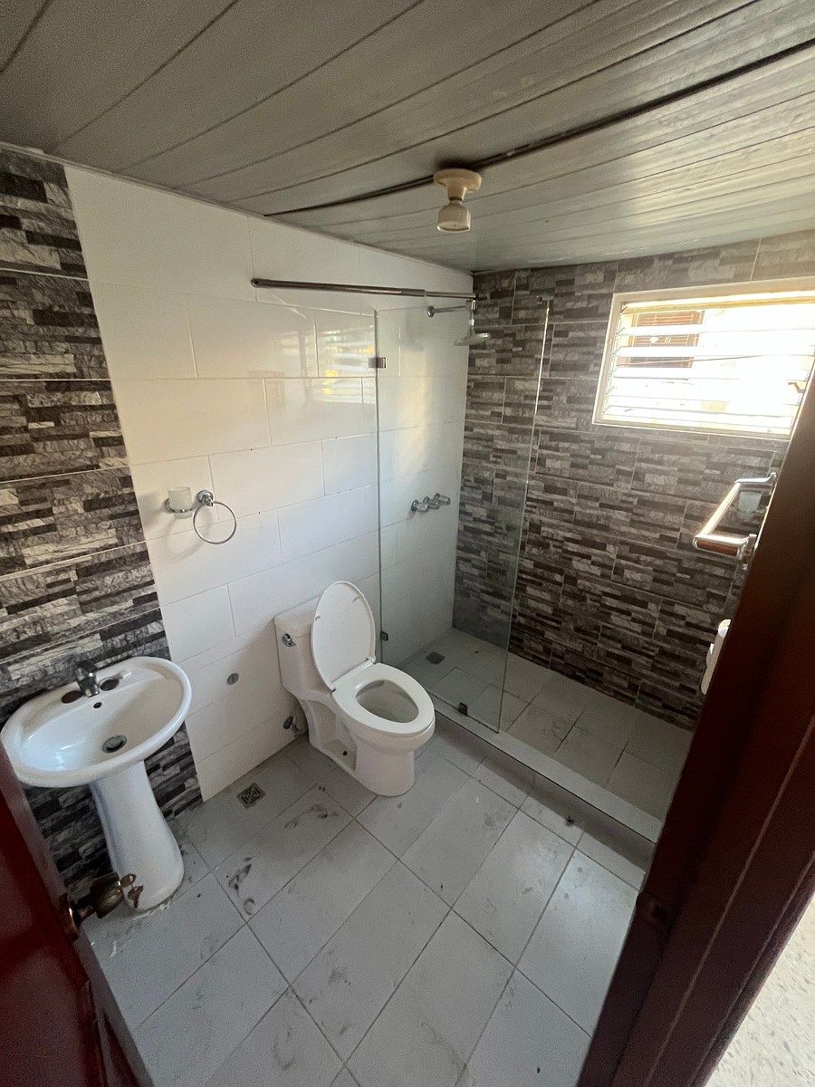 5 de 10: Baño de habitación principal
