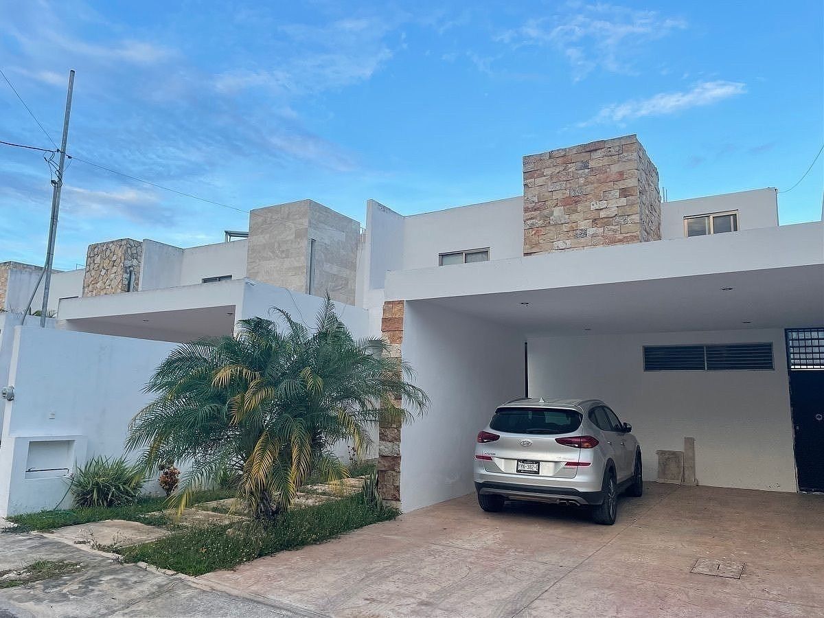 CASA CON PANELES SOLARES EN VENTA EN MERIDA, YUCATAN EN CONKAL - foto 2