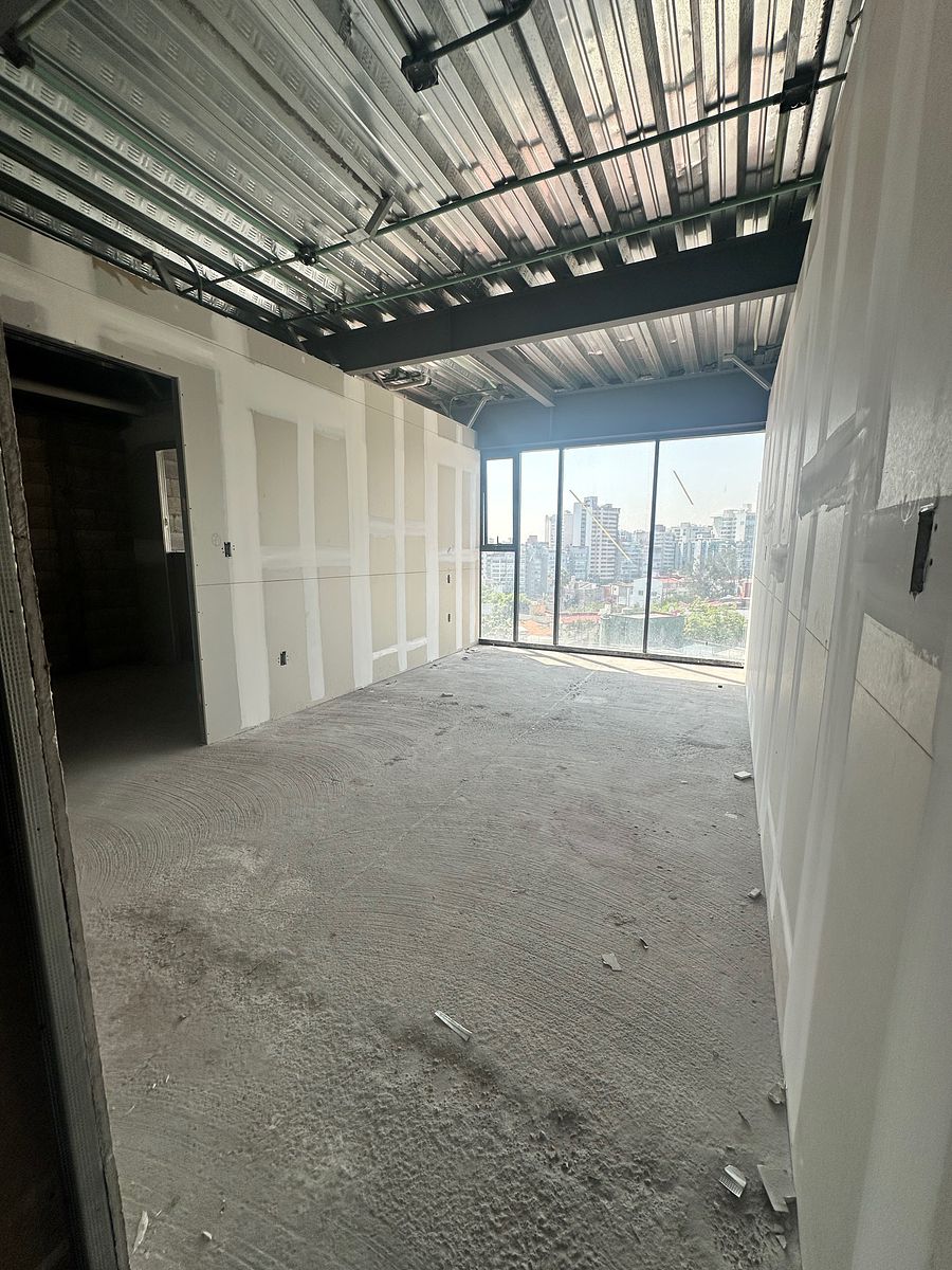 10 de 15: Recámara principal con walking closet y baño