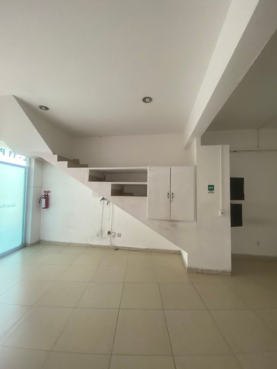 Se VendeRemta Local en Milenio 2 niveles - foto 2