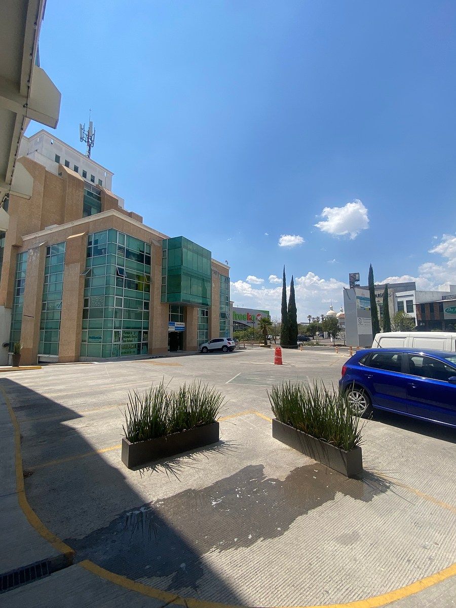 Se VendeRemta Local en Milenio 2 niveles - foto 1