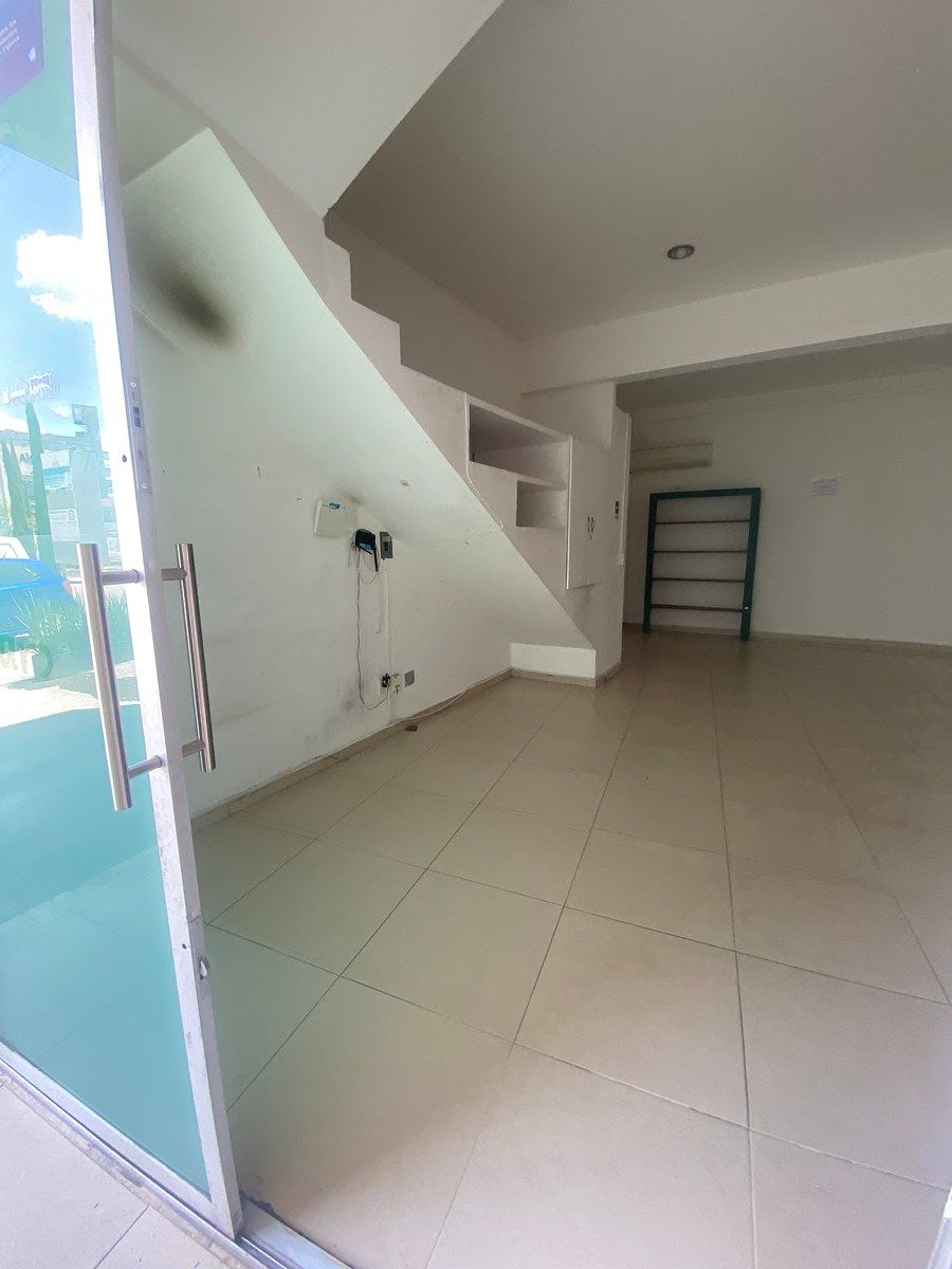 Se VendeRemta Local en Milenio 2 niveles - foto 4