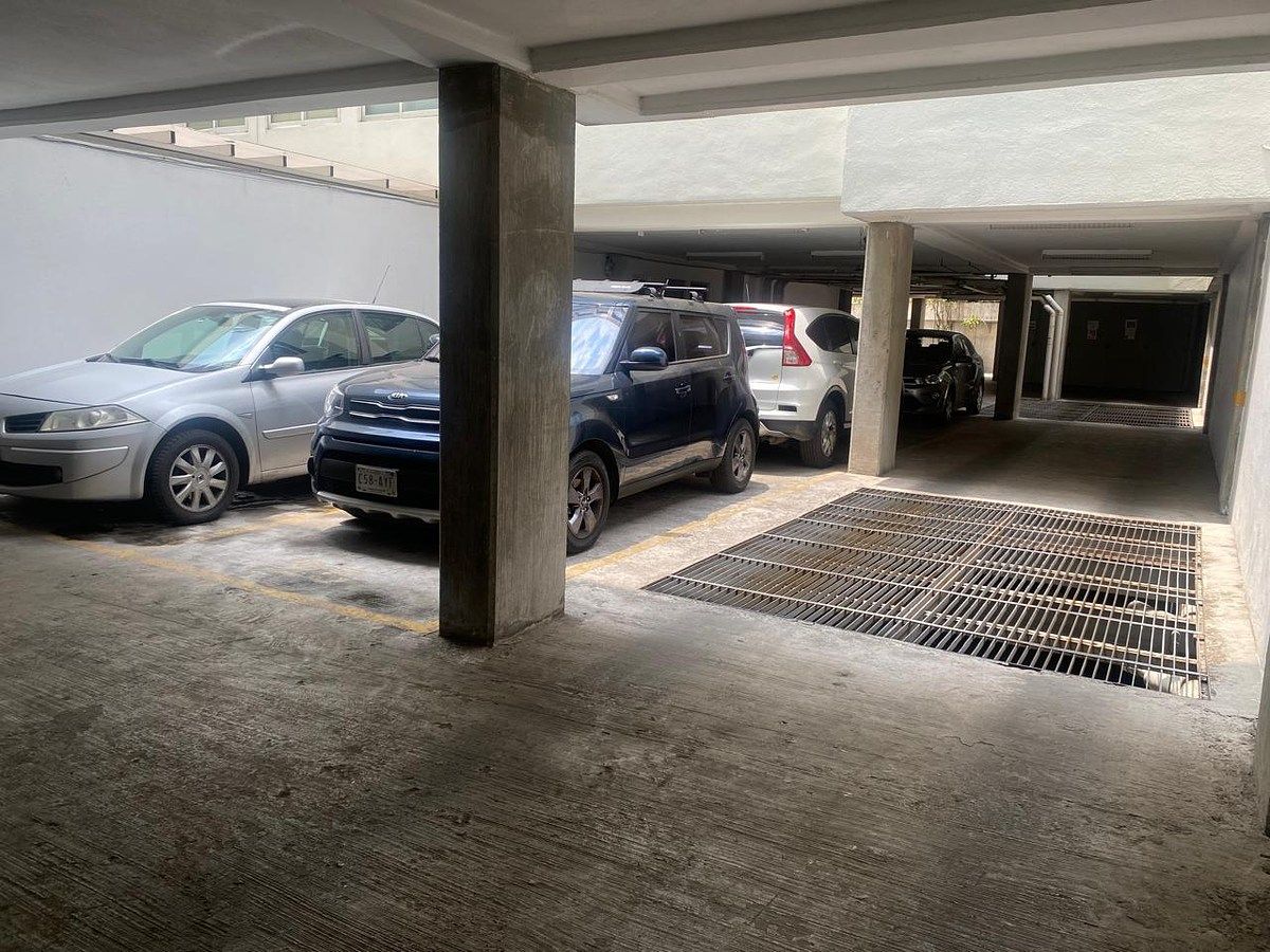 14 de 15: Estacionamiento