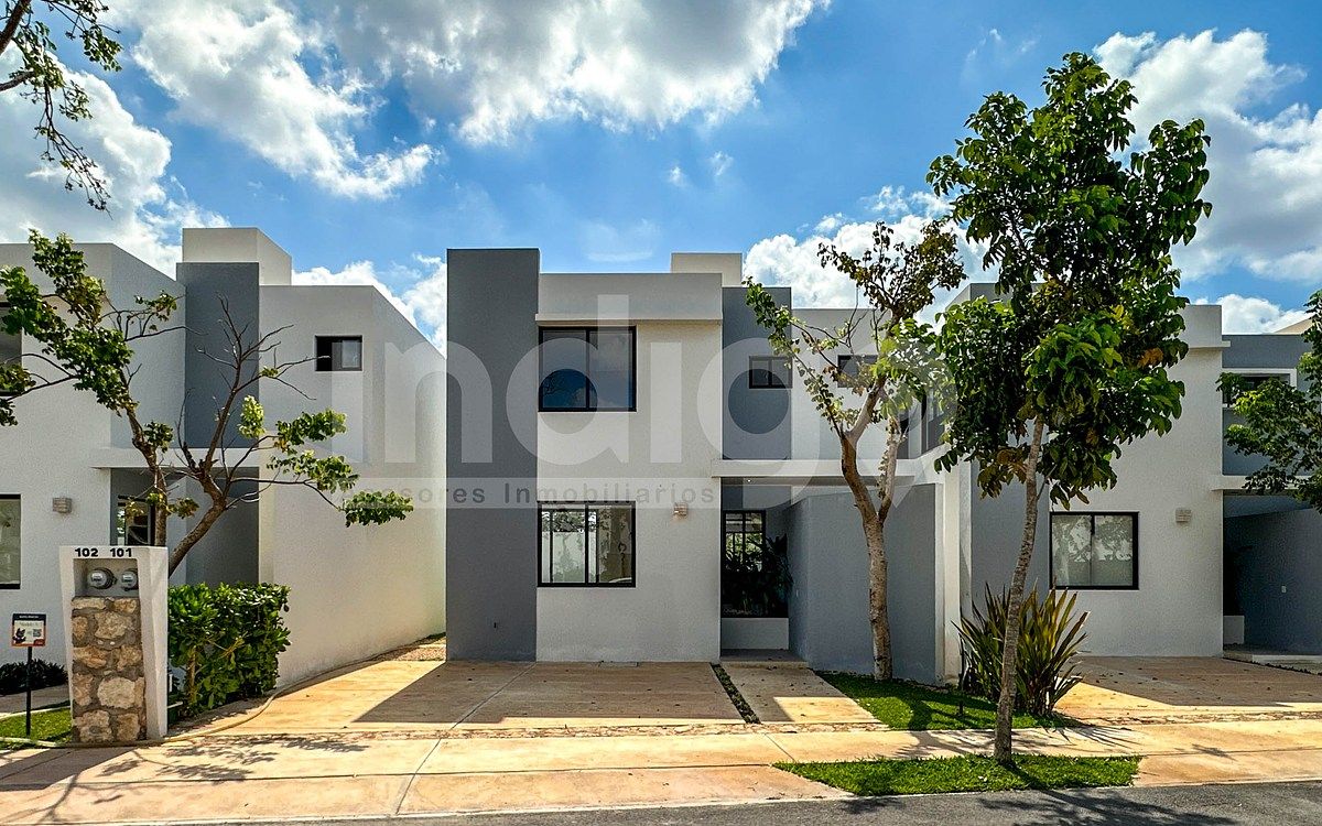 1 of 40: Fachada Frontal