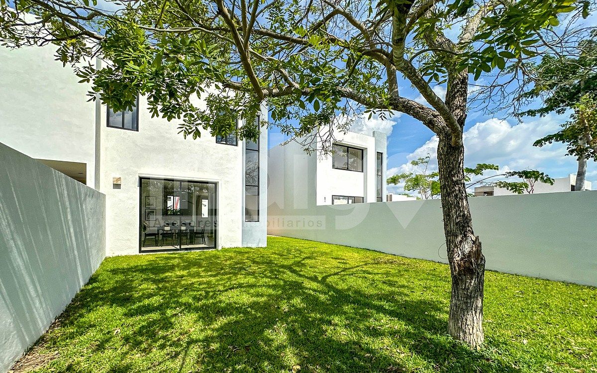 28 of 40: Fachada Trasera