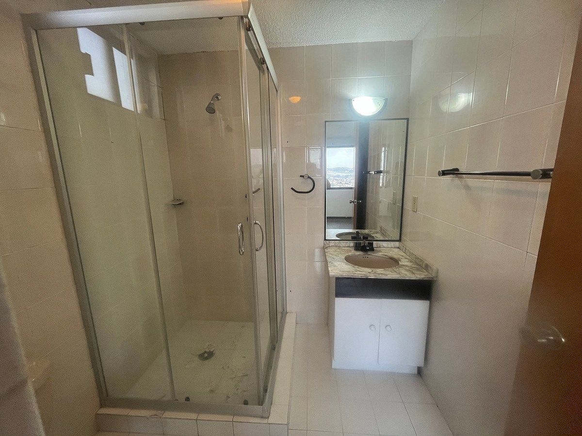 8 de 14: Baño Recámara Principal