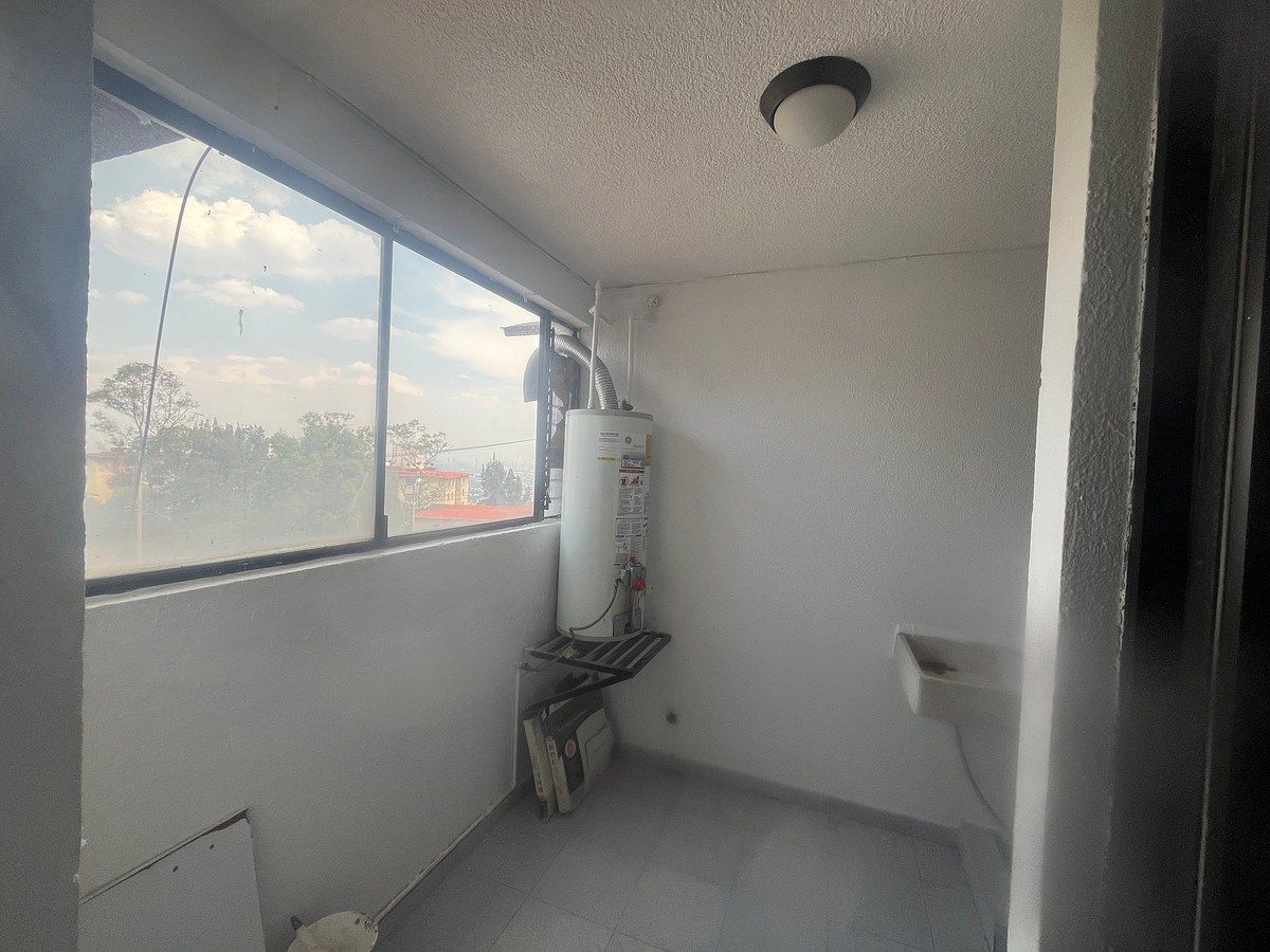 13 de 14: Patio de Servicio