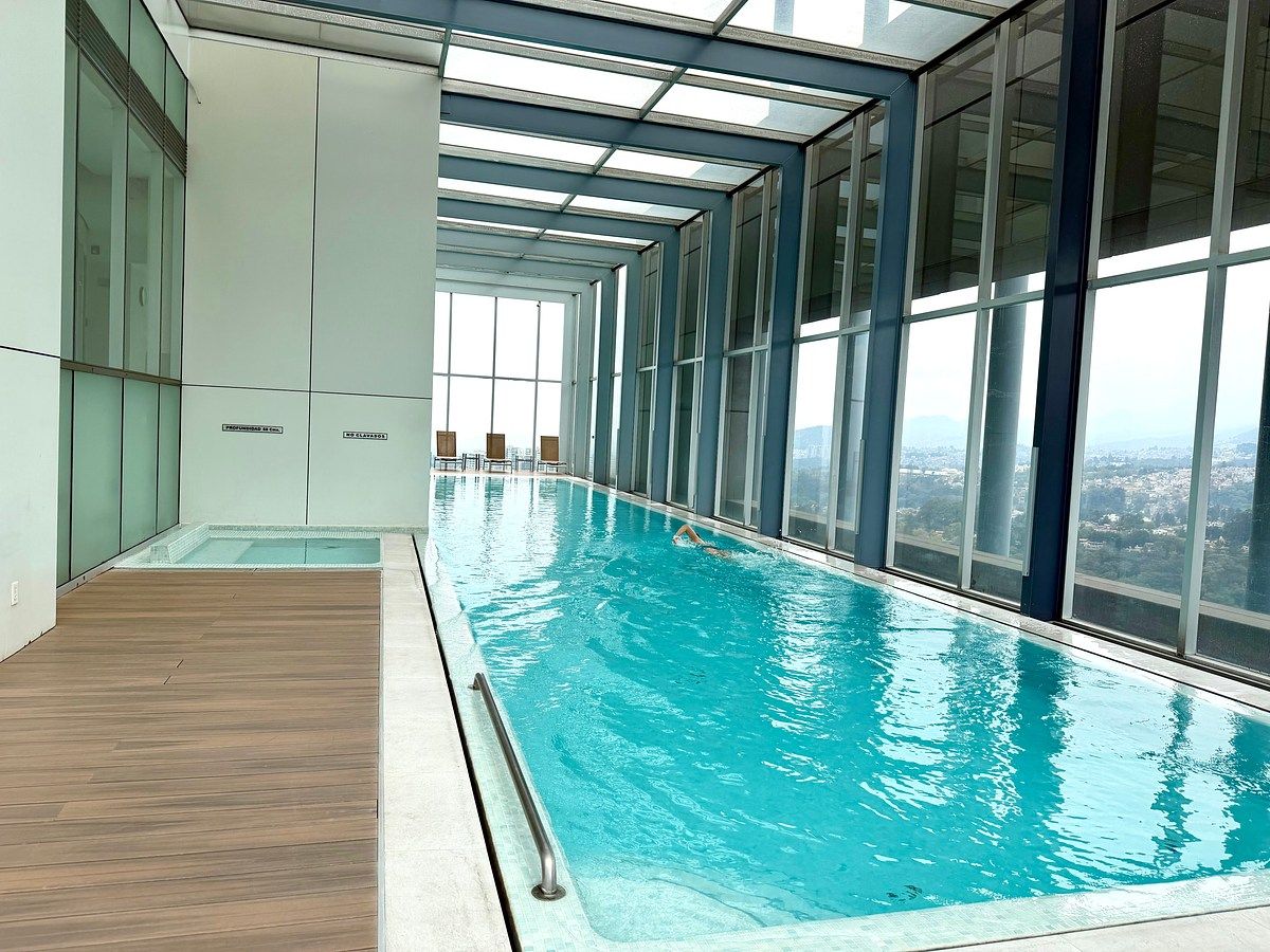 24 de 31: alberca y jacuzzi