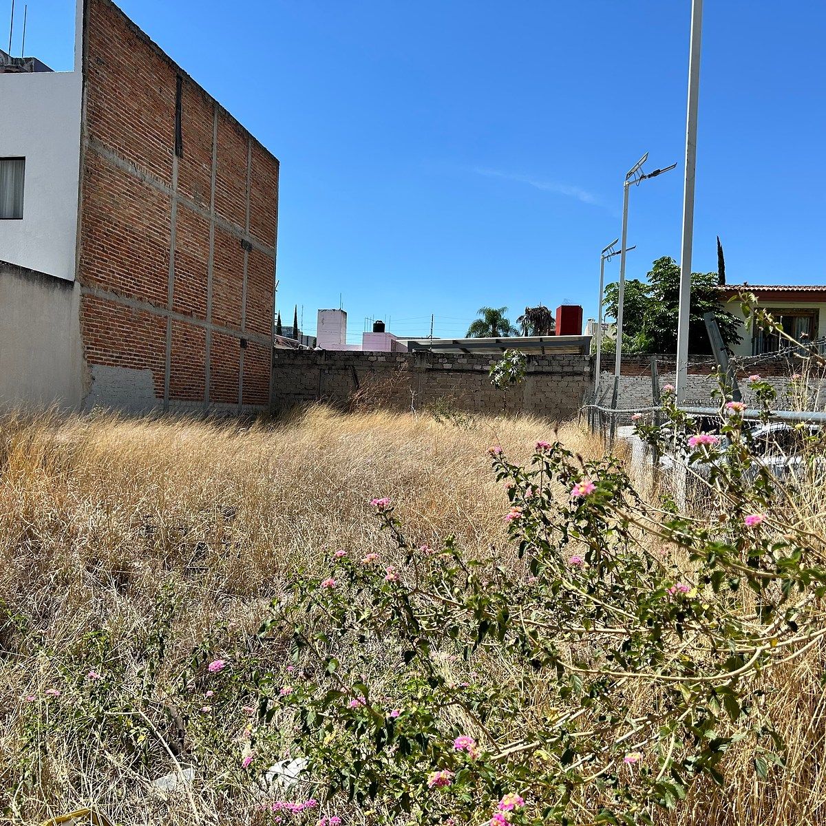 1 of 7: Terreno 10 x 25 m