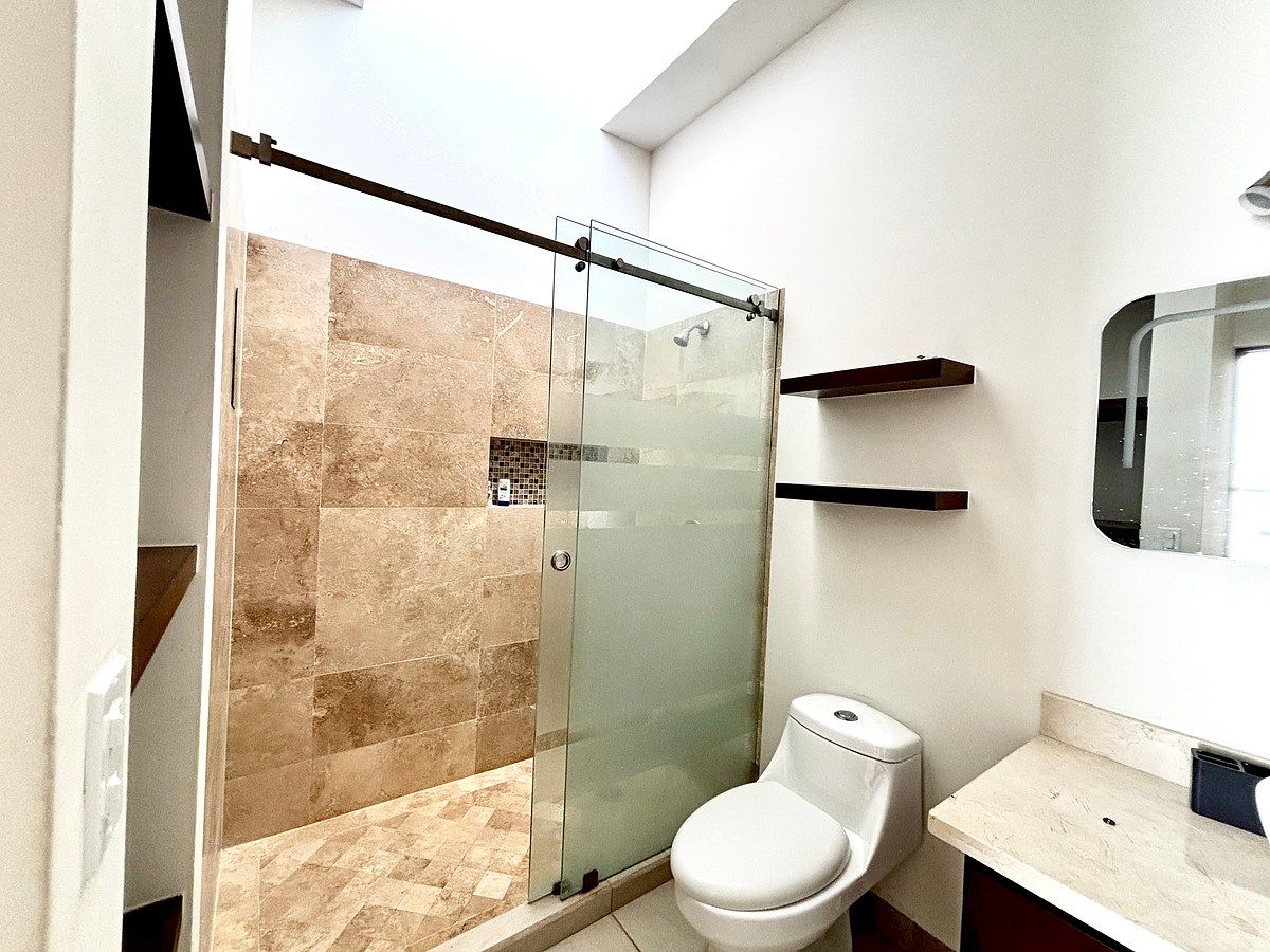 7 de 9: Baño completo compartido