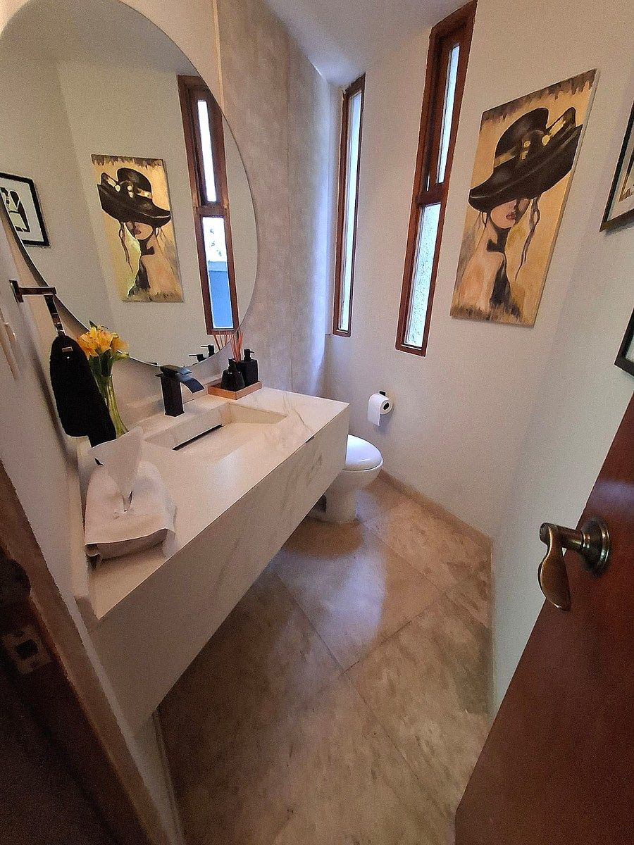 5 de 32: Baño de visitas