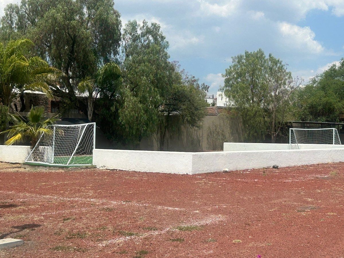 7 of 17: Cancha de Fútbol semi serrada