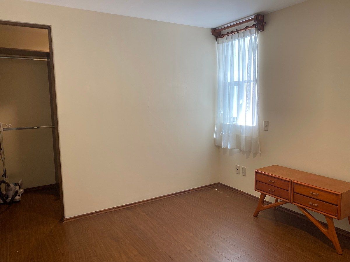 17 of 25: Recámara principal con vestidor y baño