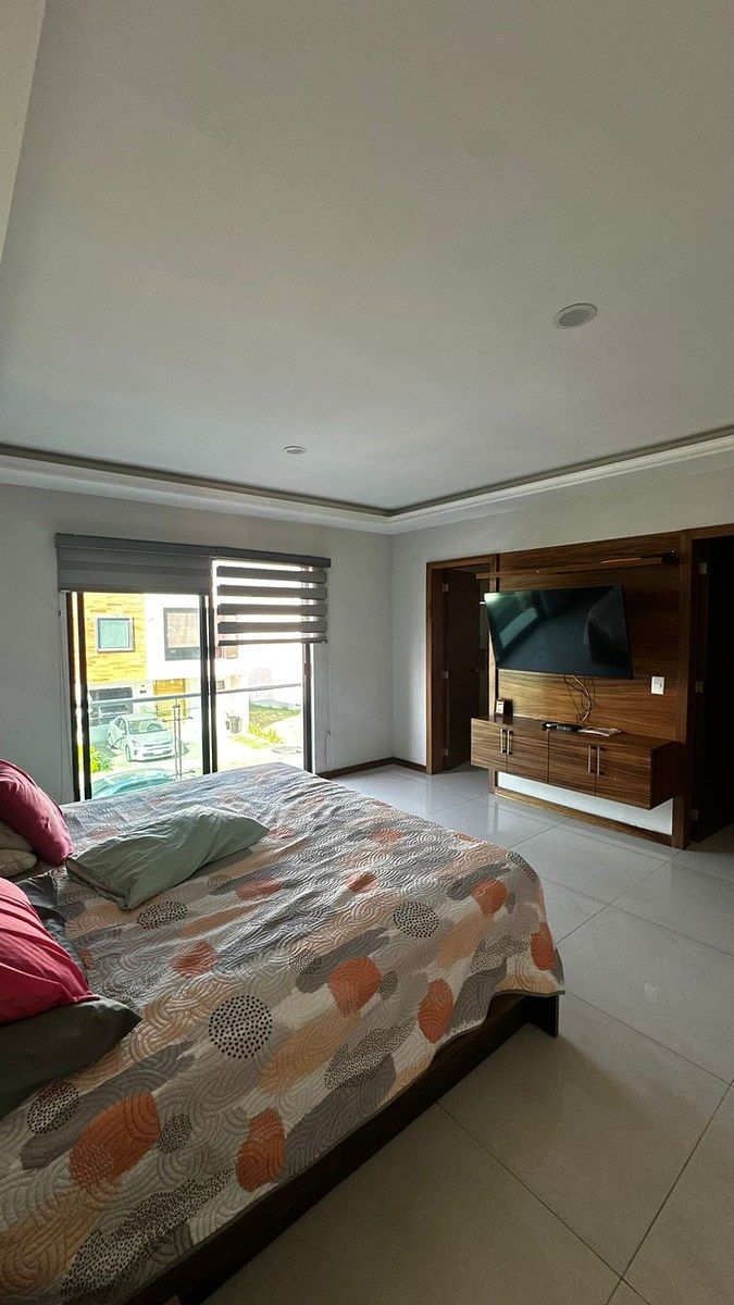 10 of 28: Recamara principal