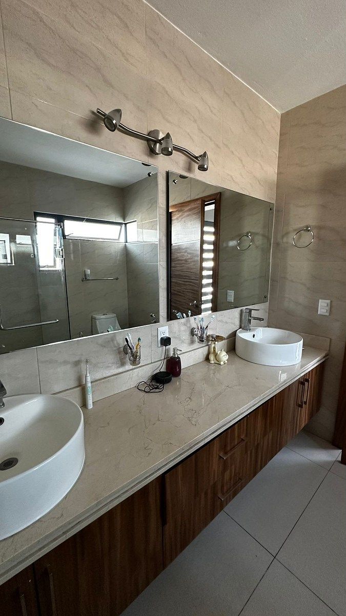 15 of 28: baño recamara Principal