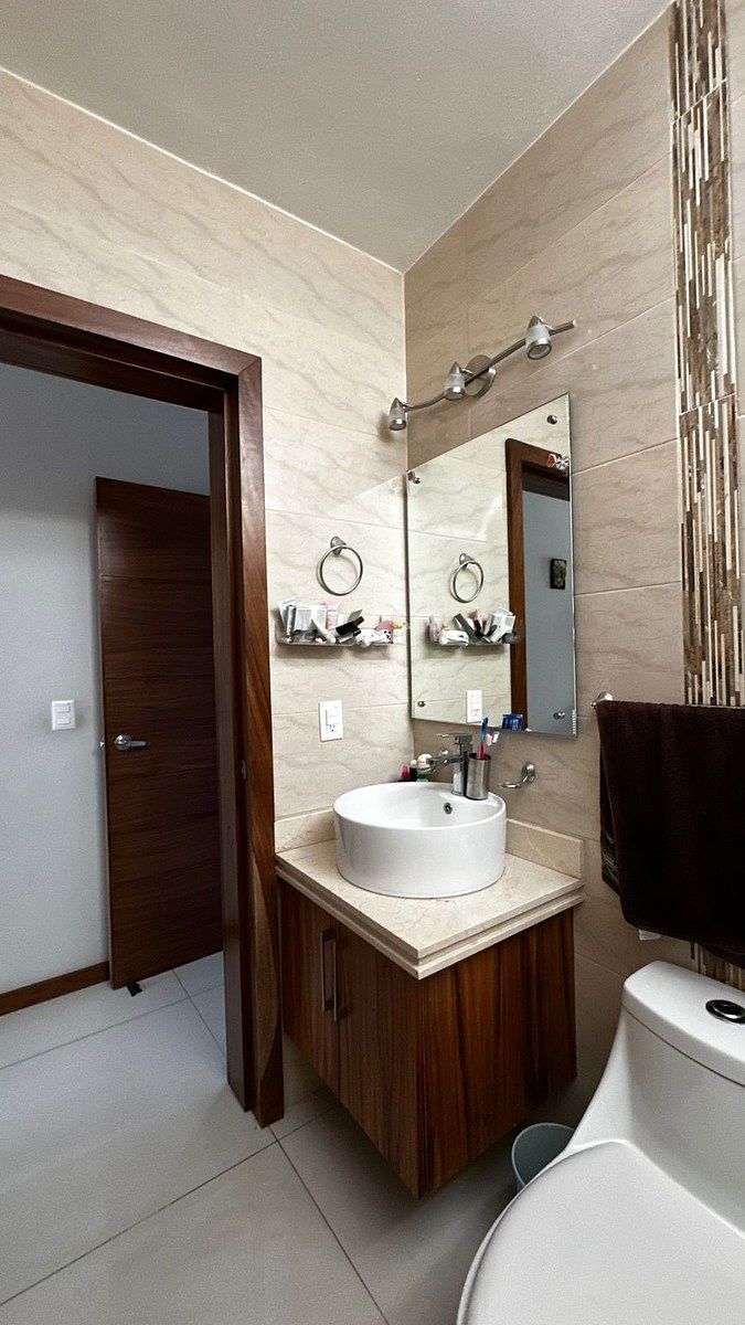 20 of 28: Baño recamara sec 2