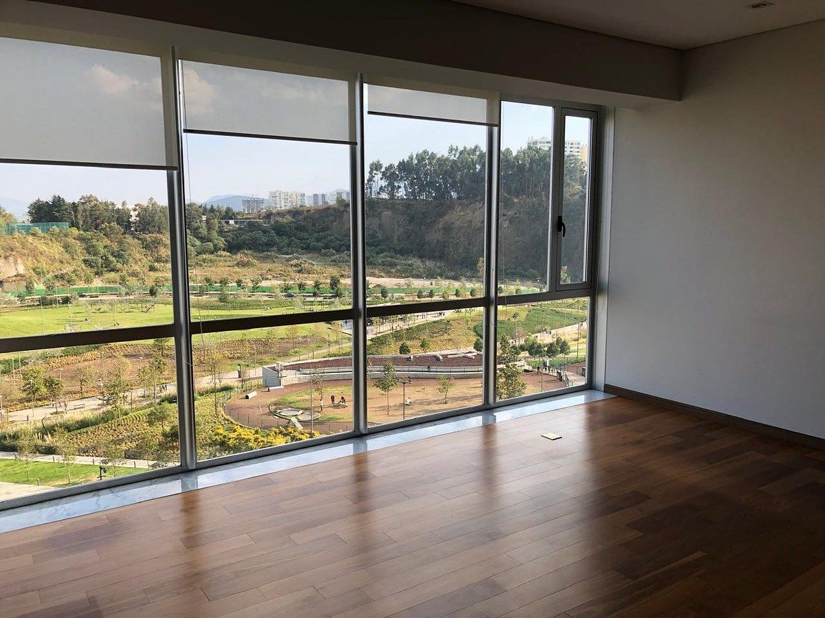 2 de 40: Sala y comedor con vista al parque