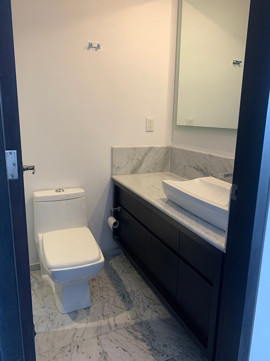 12 de 40: Baño secundario completo