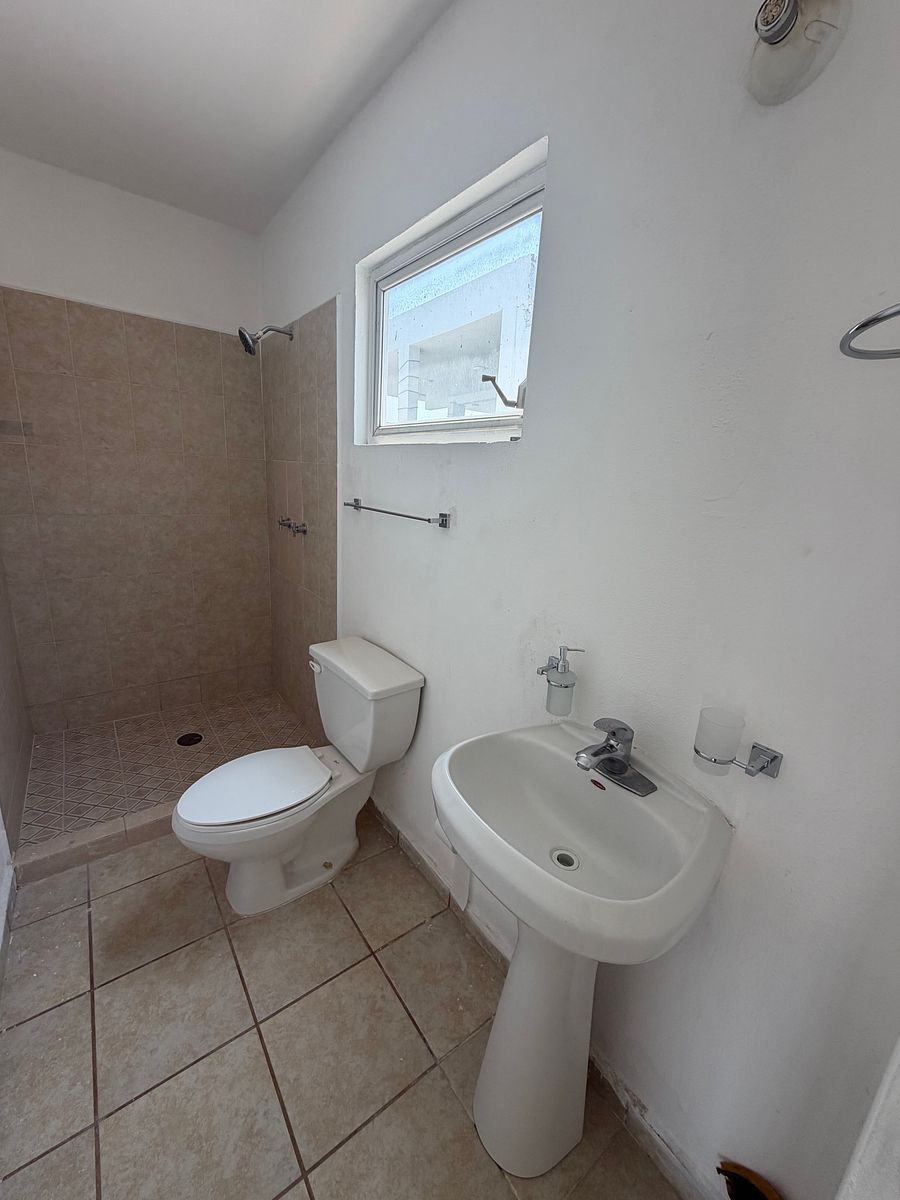 16 of 16: baño completo