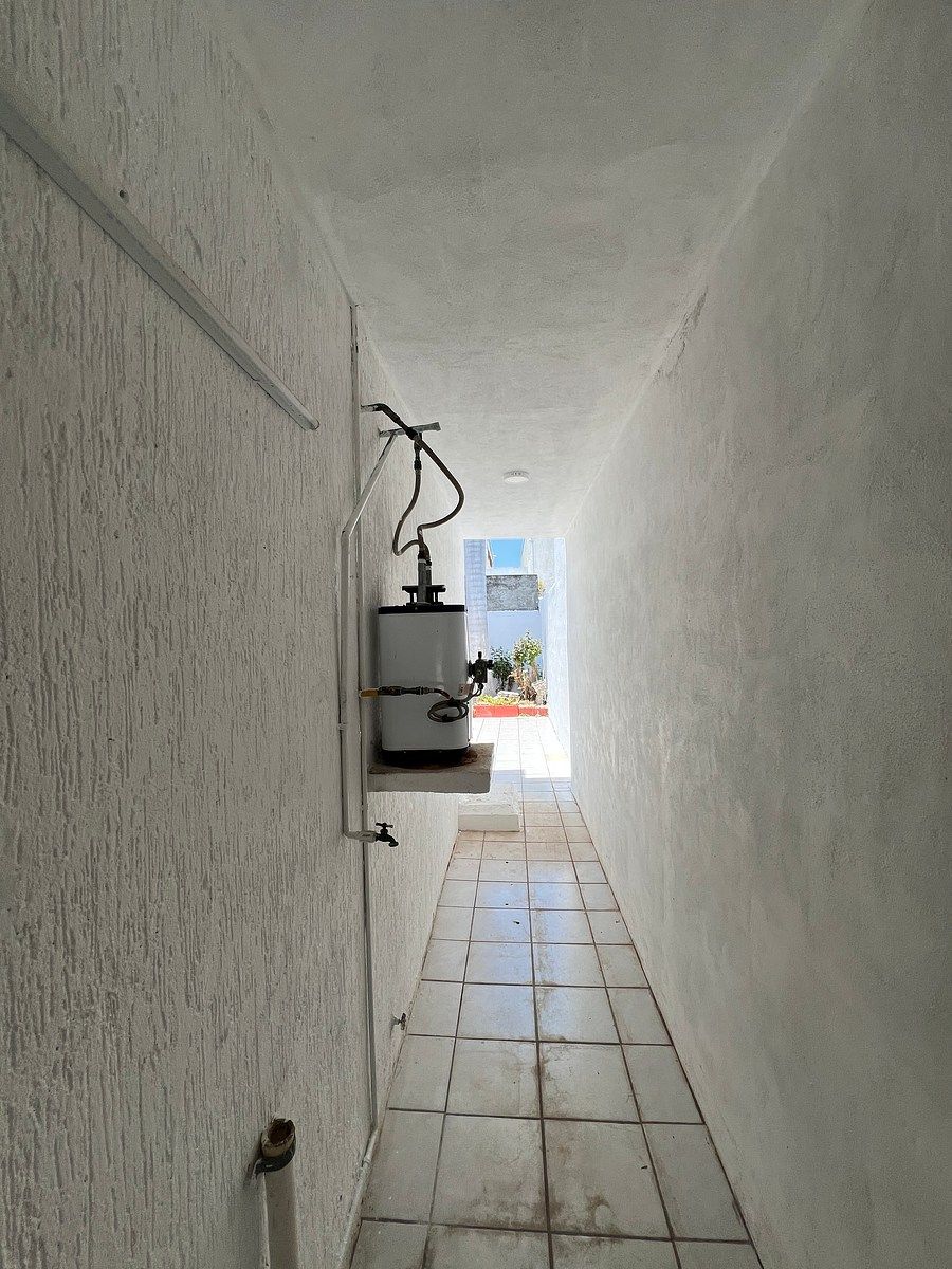 9 de 22: pasillo lateral