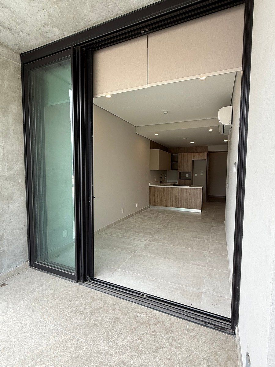 4 de 17: Vista desde el balcón de cocina y sala/comedor