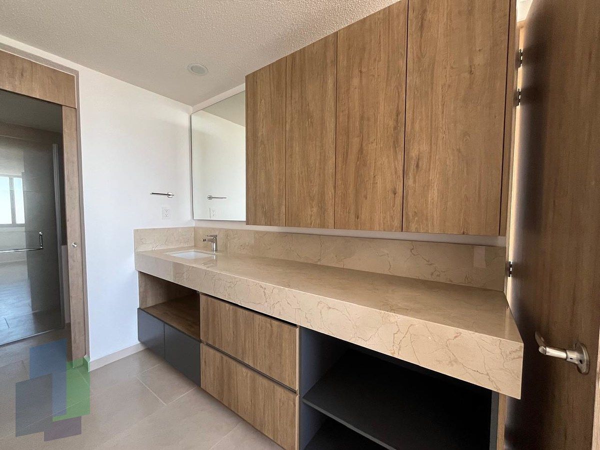 10 of 22: Baño principal