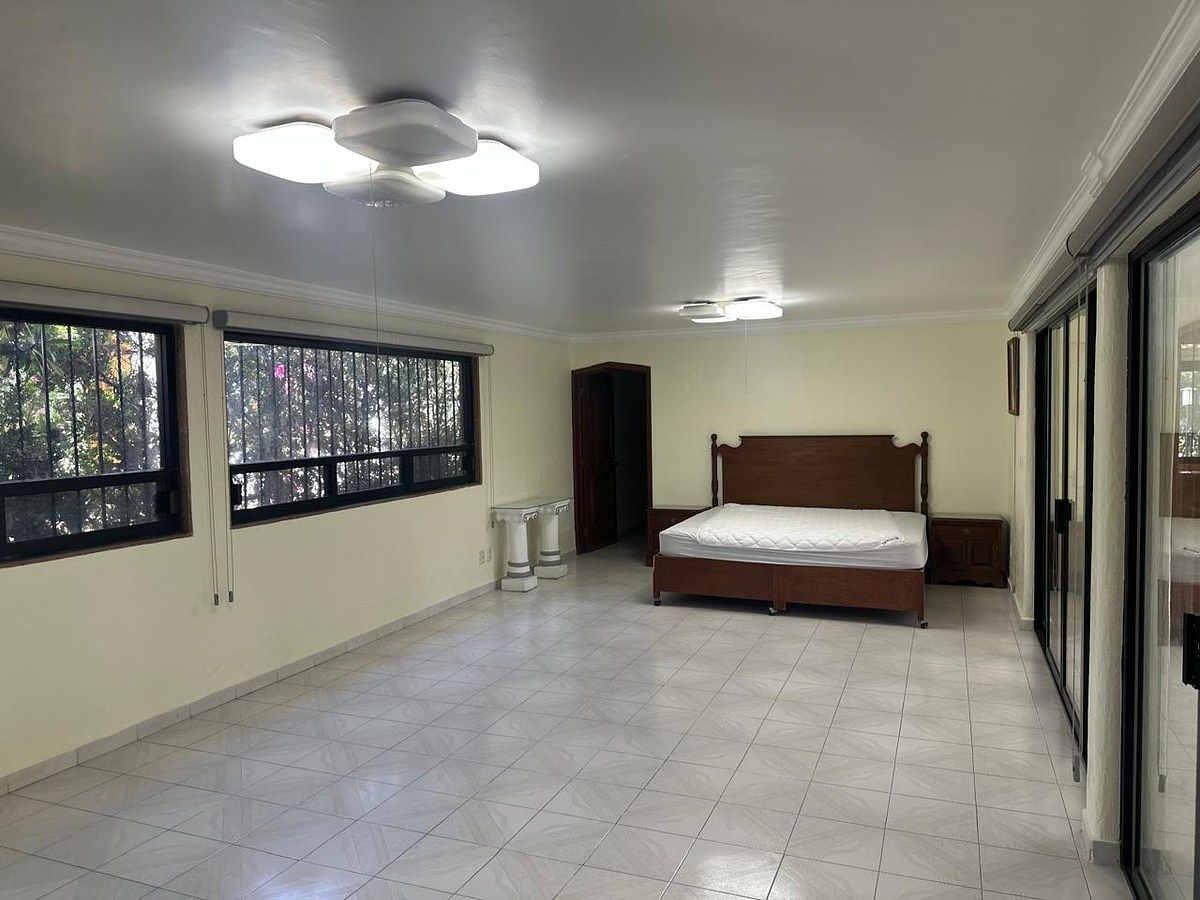 10 de 50: Ground Floor Bedroom #1