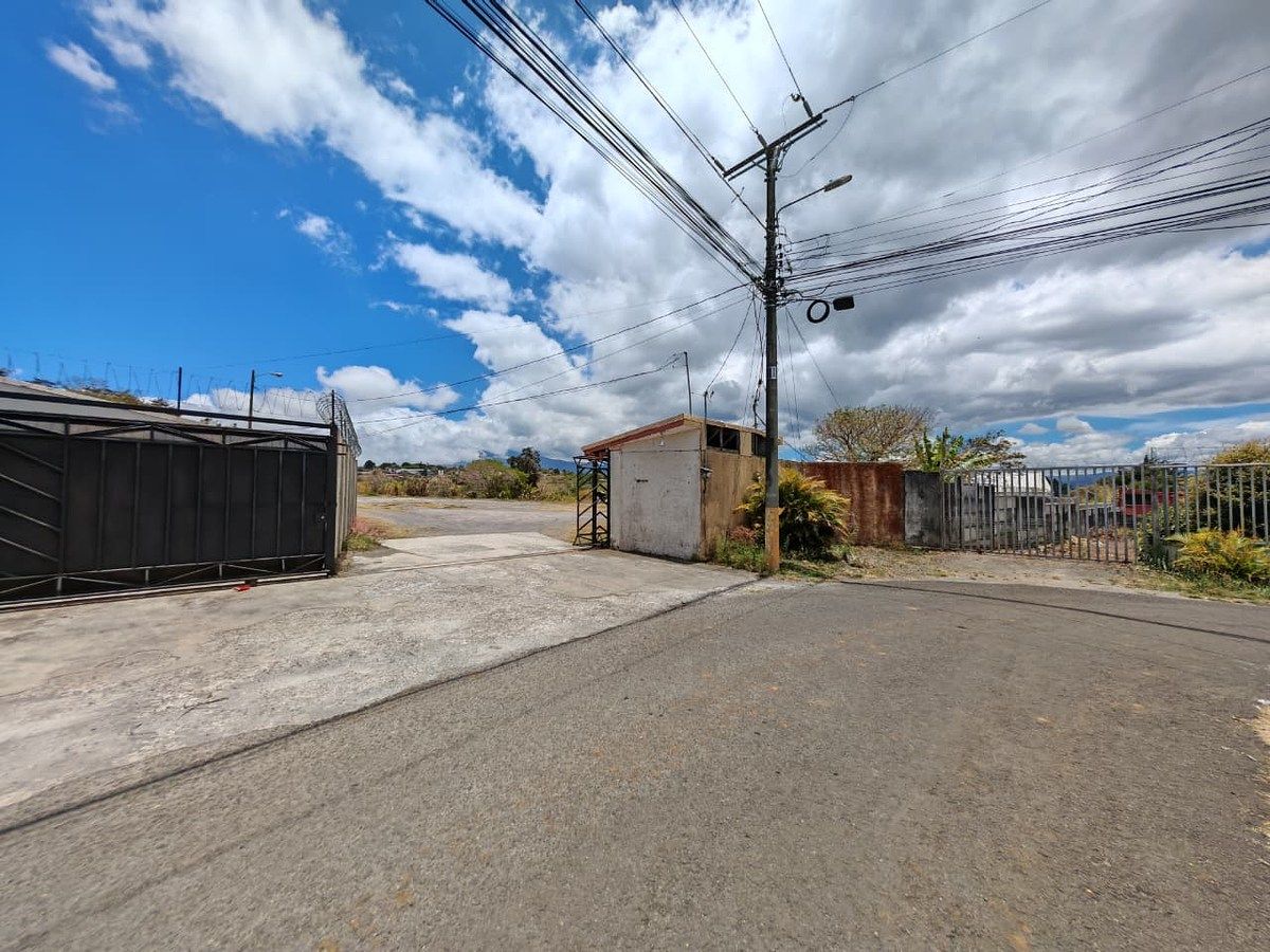 Venta de terreno con uso de suelo mixto en Los Ángeles, Santo Domingo, foto 1 de 8