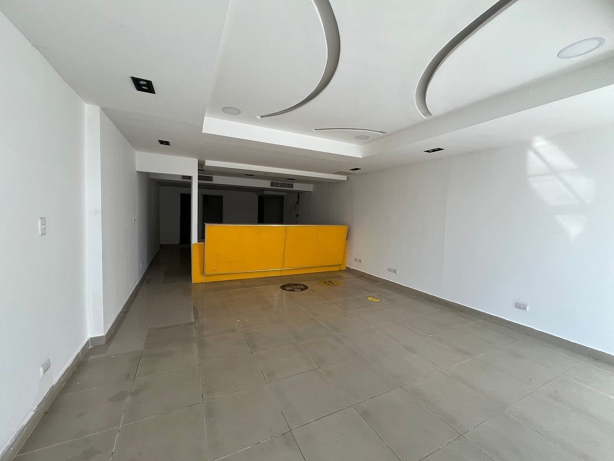 Se alquila local comercial de 95m2 a nivel de calle, foto 1 de 3